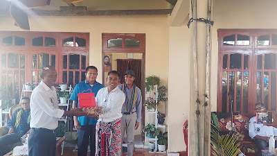 Berkunjung ke TTS, Gubernur NTT Serahkan Paket Bantuan Kepada Masyarakat