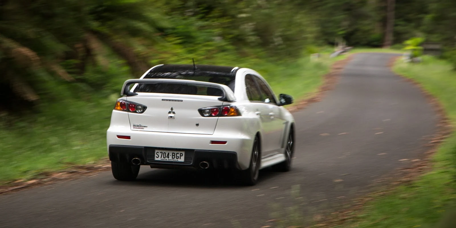 Đánh giá xe Mitsubishi Lancer 2016