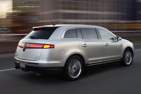 2010 Lincoln MKT Midsize Crossover SUV