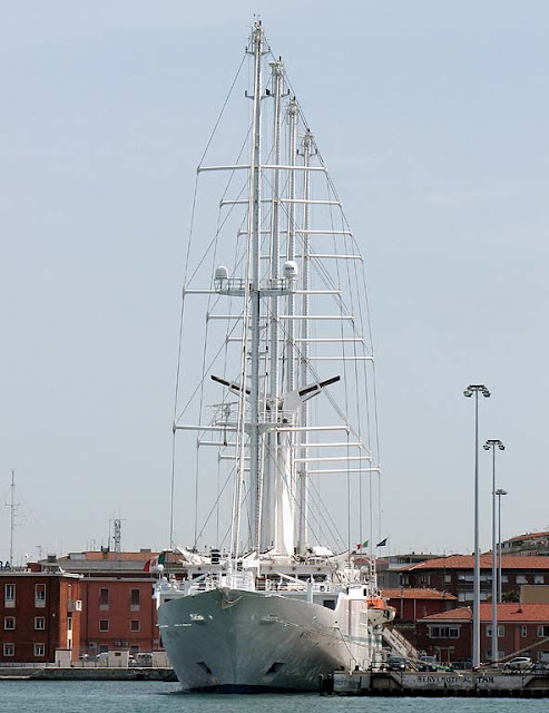 Nave da crociera a vela Wind Star, porto di Livorno