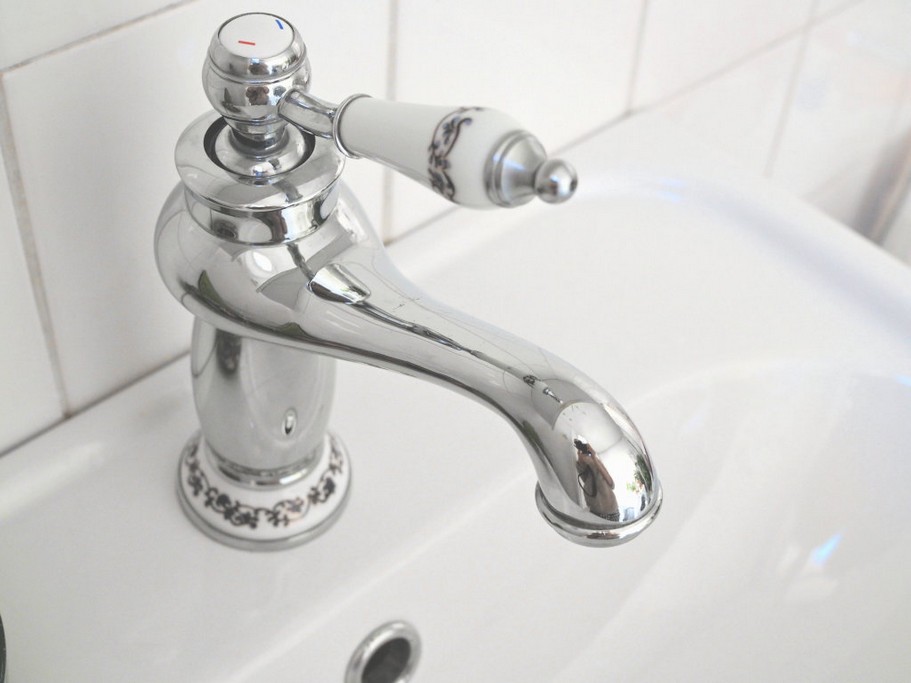 Comment installer un lavabo seule