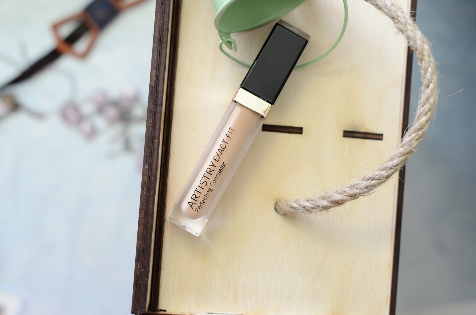 Artistry Exact Fit Perfecting Concealer  оттенок Light Medium