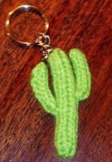 http://translate.googleusercontent.com/translate_c?depth=1&hl=es&rurl=translate.google.es&sl=en&tl=es&u=http://www.craftycattery.com/2010/06/knitted-saguaro-cactus-pattern-for.html&usg=ALkJrhhreeVOBgd8oPkJvqPsAt7iNKXEtQ