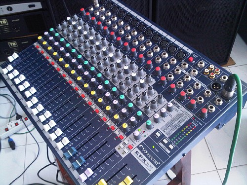 bàn mixer soundcraft efx 12