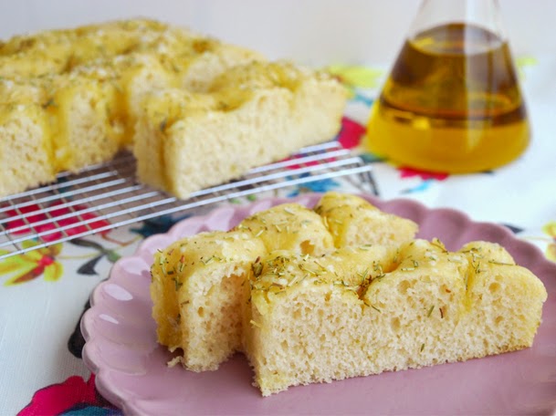 http://www.thepinkcakefactory.com/2014/10/focaccia-al-romer.html