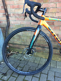 The TCS system in full view: WTB Frequency i19 Team CX rims and WTB Riddler 37c tyre