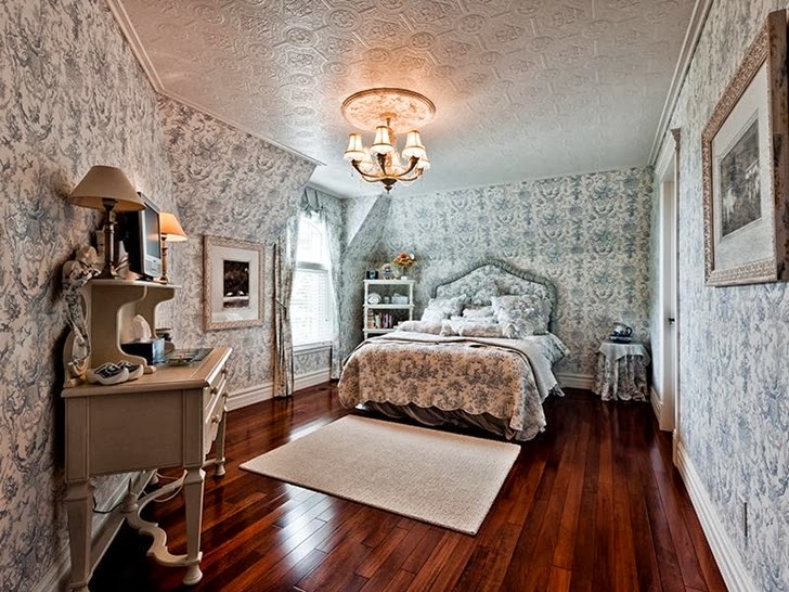 Bedroom in Outstanding custom built house in Canada