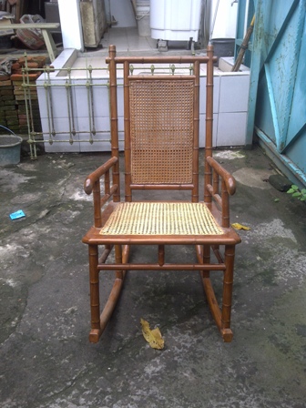  KURSI  GOYANG  MODEL  BAMBOO SOLD 