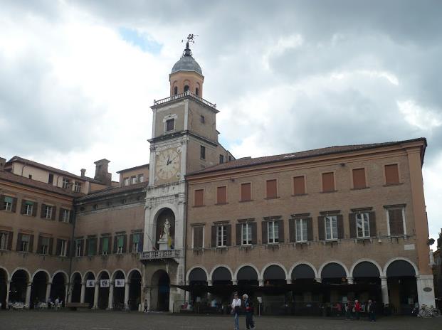 palazzo comunale in piazza grande a Modena