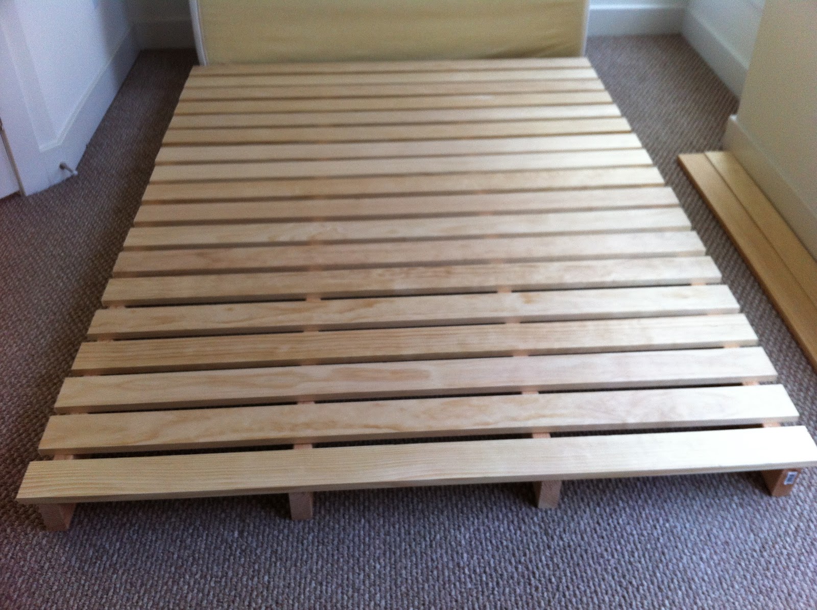 m o s s y c u p My DIY minimalist pallet bed  