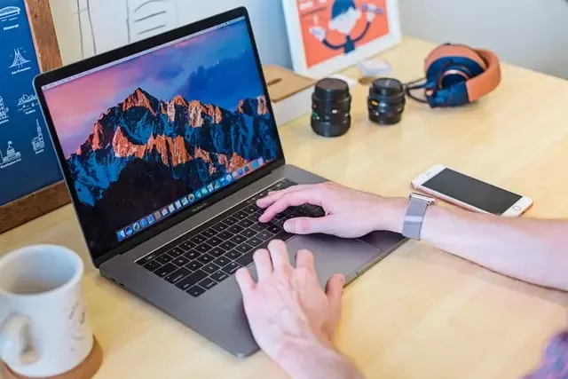 What are the new features of macOS Big Sur 11.4?