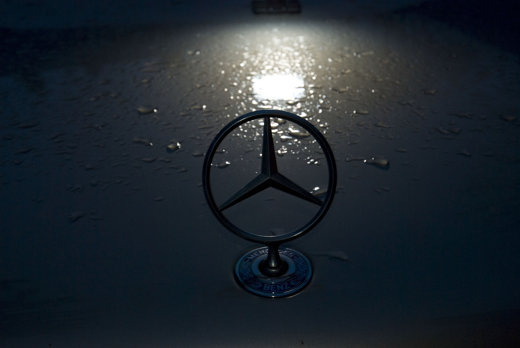 mercedes-benz logo