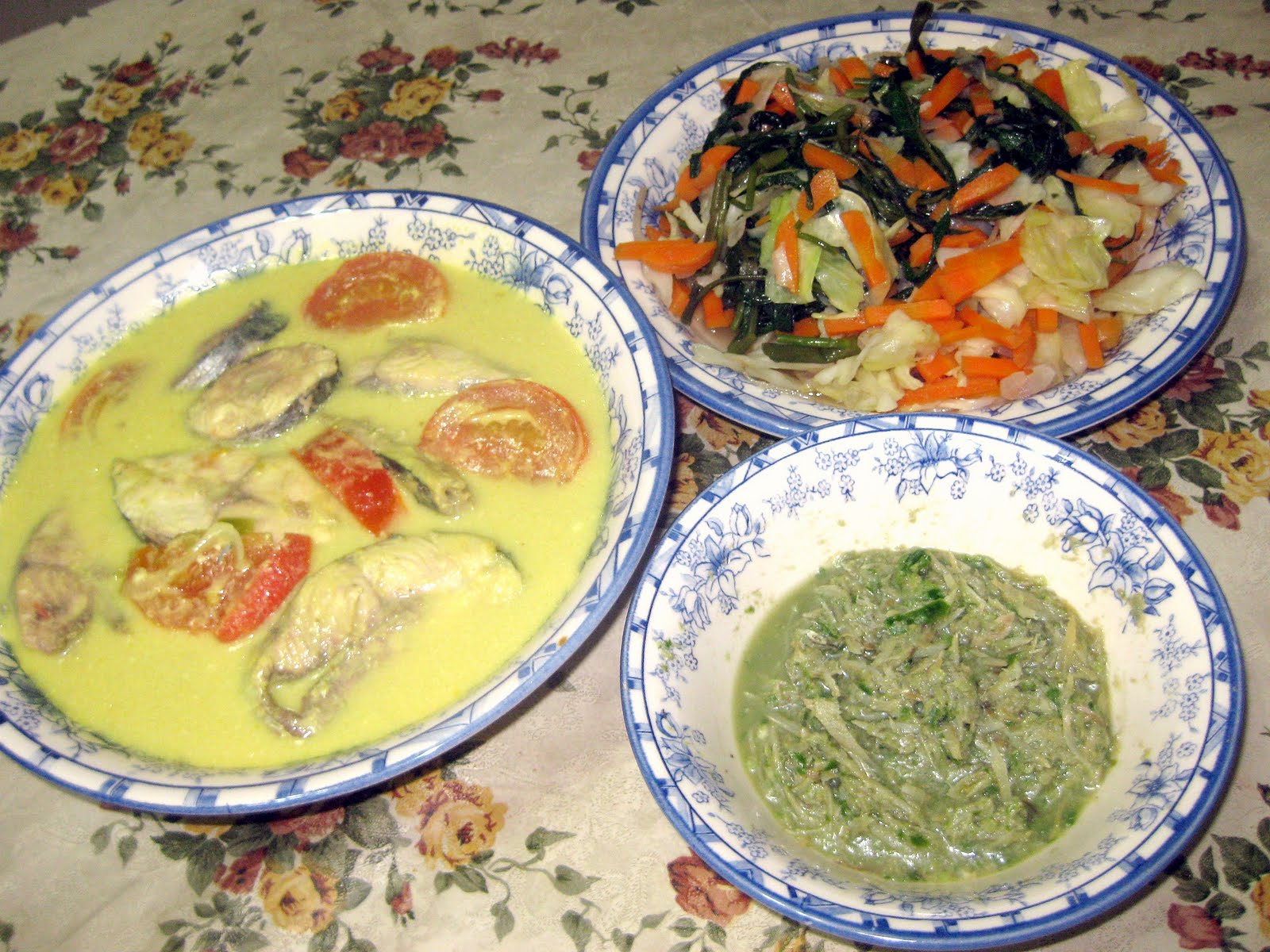 RESEPI NENNIE KHUZAIFAH: Masak lemak cili api & sambal gesek.