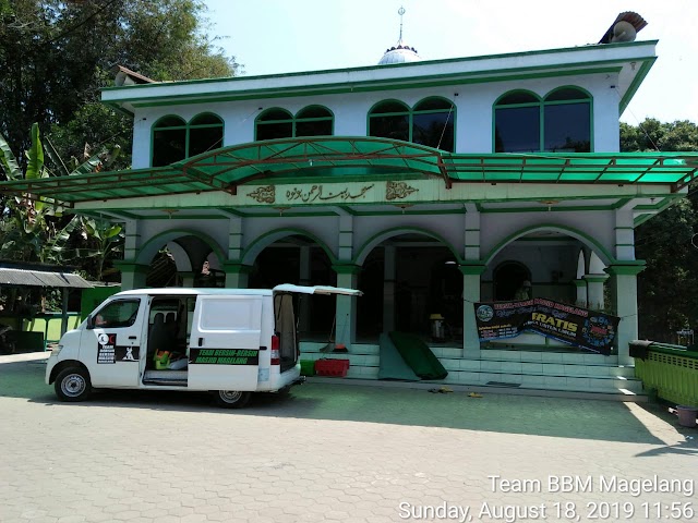 Kegiatan Bersih-bersih Masjid Baiturrahman Butuh Dlimas Tegalrejo Kabupaten Magelang