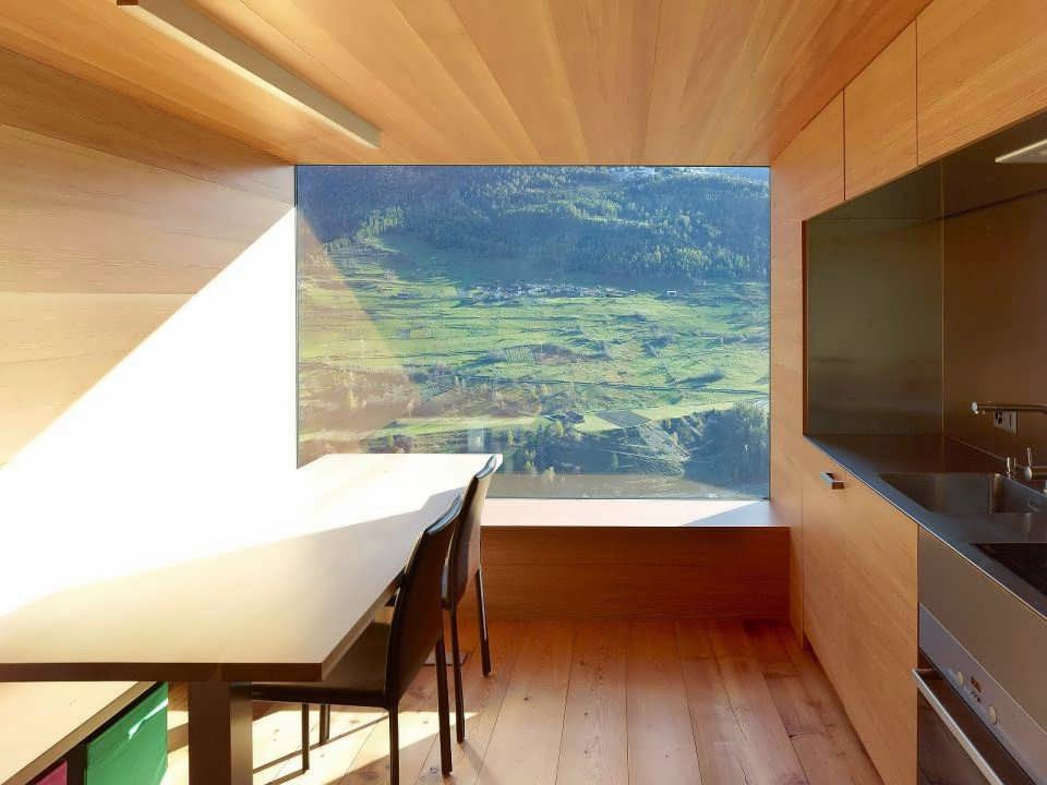 Little House Alpine Minimalist Design with Cabin System
