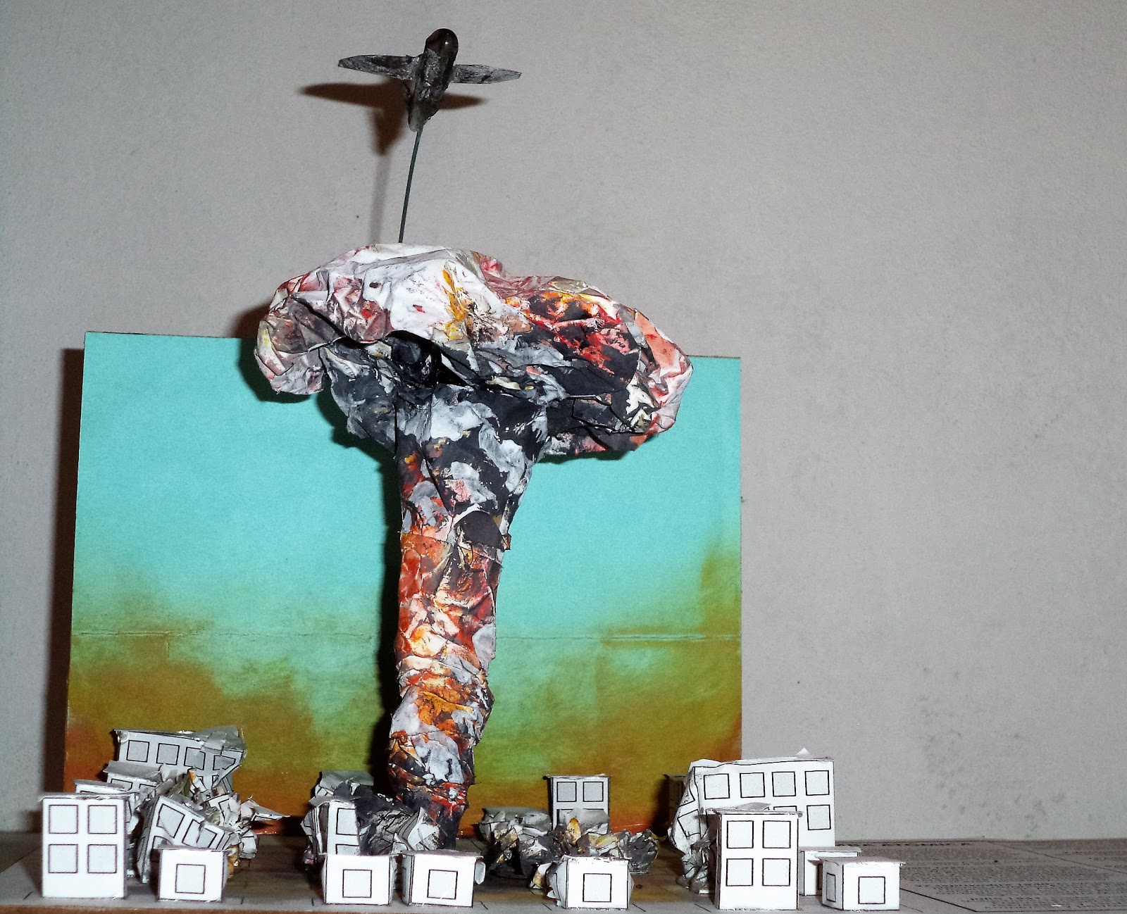 MAQUETAS, DIBUJOS Y DISEÑOS: BOMBA ATÓMICA (maqueta de papel)