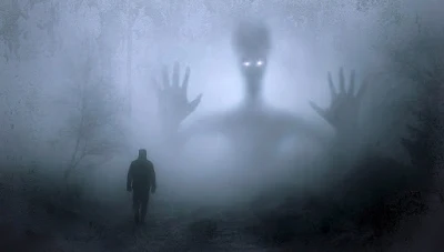 Alienígenas en el bosque oscuro