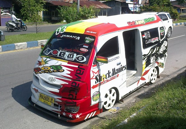 foto mobil angkot di padang