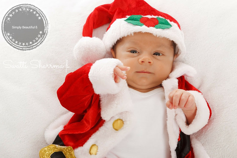 Cute Christmas baby pic A5