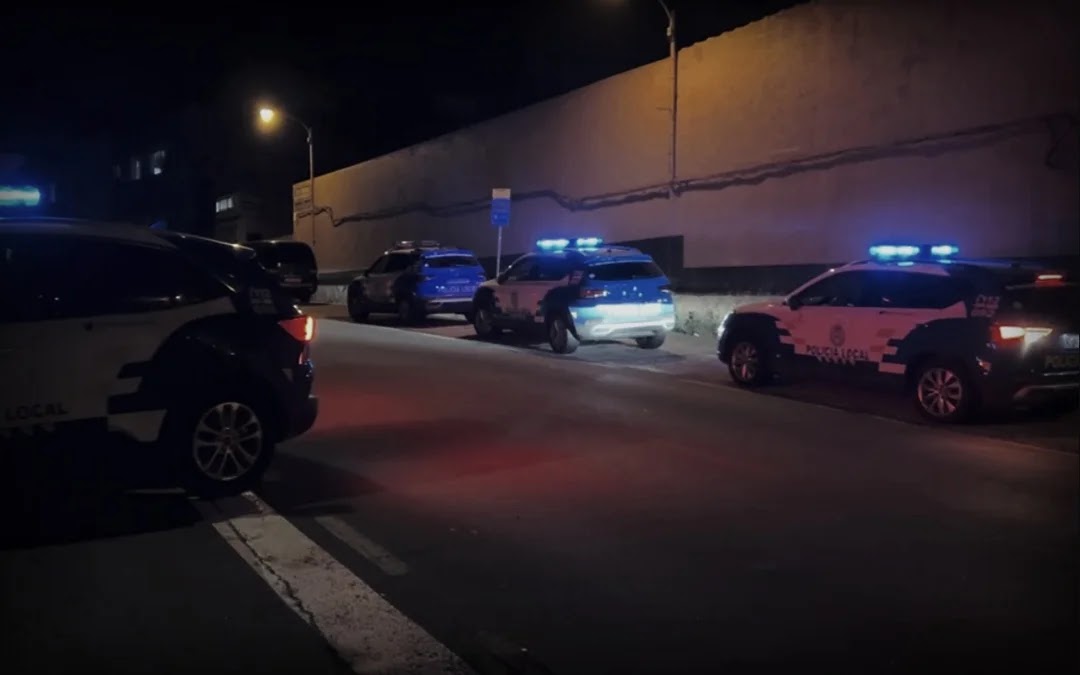Varios vehículos patrulla en el lugar de los hechos (Foto: Informe Bolorino).