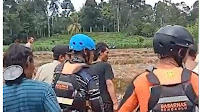Aksi Babinpotmar Manna Bersama Tim Gabungan Temukan Korban Tenggelam di Sungai Air Manna Kabupaten Bengkulu Selatan