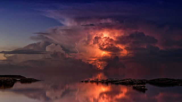 https://pixabay.com/en/thunderstorm-ocean-night-twilight-3440450/