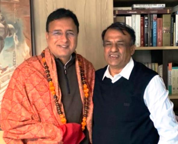 MLC Manjunath Bhandary met Surjewala- ಸುರ್ಜೆವಾಲಾ ಭೇಟಿ ಮಾಡಿ ಮಂಜುನಾಥ್ ಭಂಡಾರಿ; ಹೊಸ ವರ್ಷದ ಶುಭ ಹಾರೈಕೆ