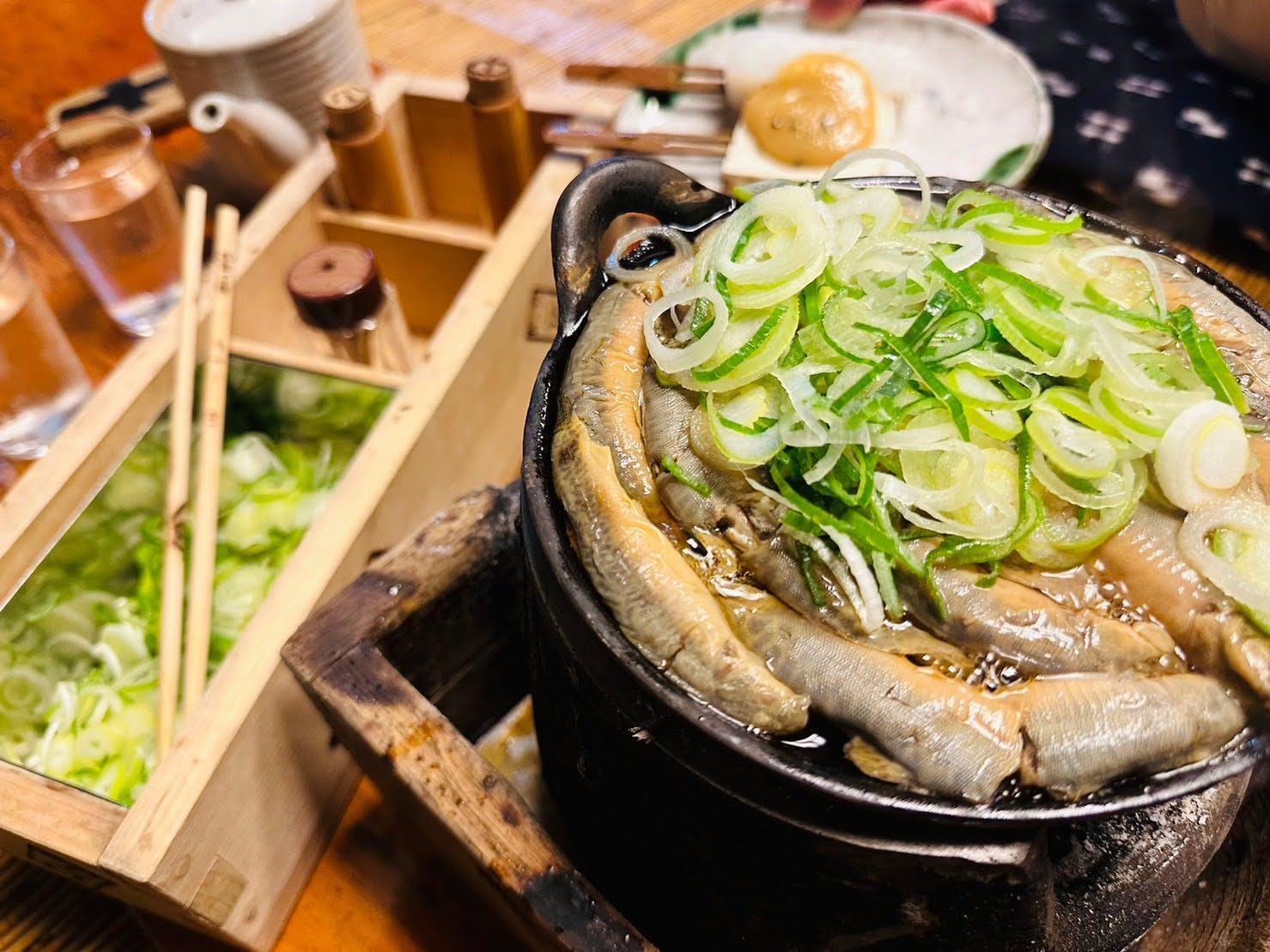 日本東京美食推薦 淺草餐廳必吃 百年在地老店 泥鰍鍋 駒形どぜう, 鯨魚肉料理