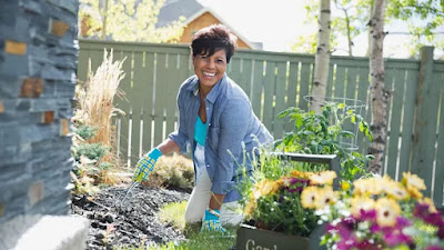 12 Ide Hadiah untuk Ibu Sang Penggemar Berkebun