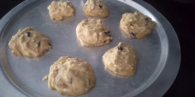 Buat Sendiri Famous Amous Cookies, Lagi Sedap Letak Kacang Banyak-Banyak, cookies famous amous, resipi famous amous, bahan untuk buat famous amous, resipi chocolate chips cookies, cookies chocolate chips, resipi mudah biskut famous amous, resipi mudah dan sedap famous amous cookies, resepi mudah dan sedap famous amous cookies, resipi mudah chocolate chips, resipi mudah dan sedap chocolate chips, resepi mudah dan sedap chocolate chip cookies, biskut coklat cips mudah dan sedap, resipi biskut coklat cips, resipi kuih raya 2020, resipi kuih raya mudah dan sedap, kuih raya mudah dan sedap, resipi cookies mudah dan sedap, resipi kuih raya mudah dan sedap, sedapnya biskut famous amous, sedapnya biskut cokla chips, badan, cara bakar badam, bagaimana hendak bakar badam nips, badam untuk biskut perlu di bakar atau tak?, suhu untuk bakar badam, cara mudah sangai badam, cara mudah bakar badam, biskut badam yang sedap, biskut menggunakan badam yang mudah dan sedap, cara buat biskut chocolate chips, 