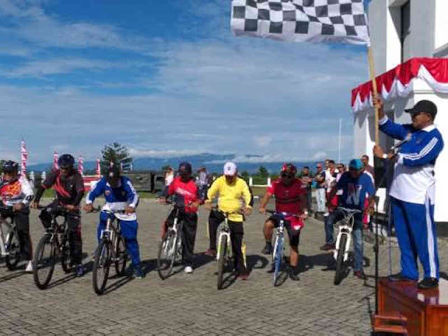 Yasin Payapo Buka Lomba Sepeda Santai Jelang HUT RI ke 73