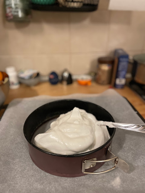 Use a round shape to make the meringue