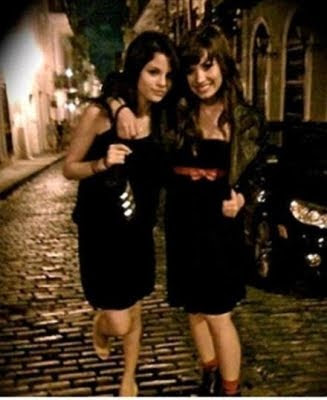Selena Gomez e Demi Lovato j n o s o as melhores amigas