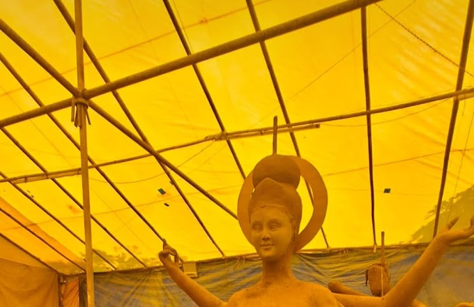  पिपरिया मूर्तिकार दे रहे है मां दुर्गा की मूर्ति को अंतिम रूप।