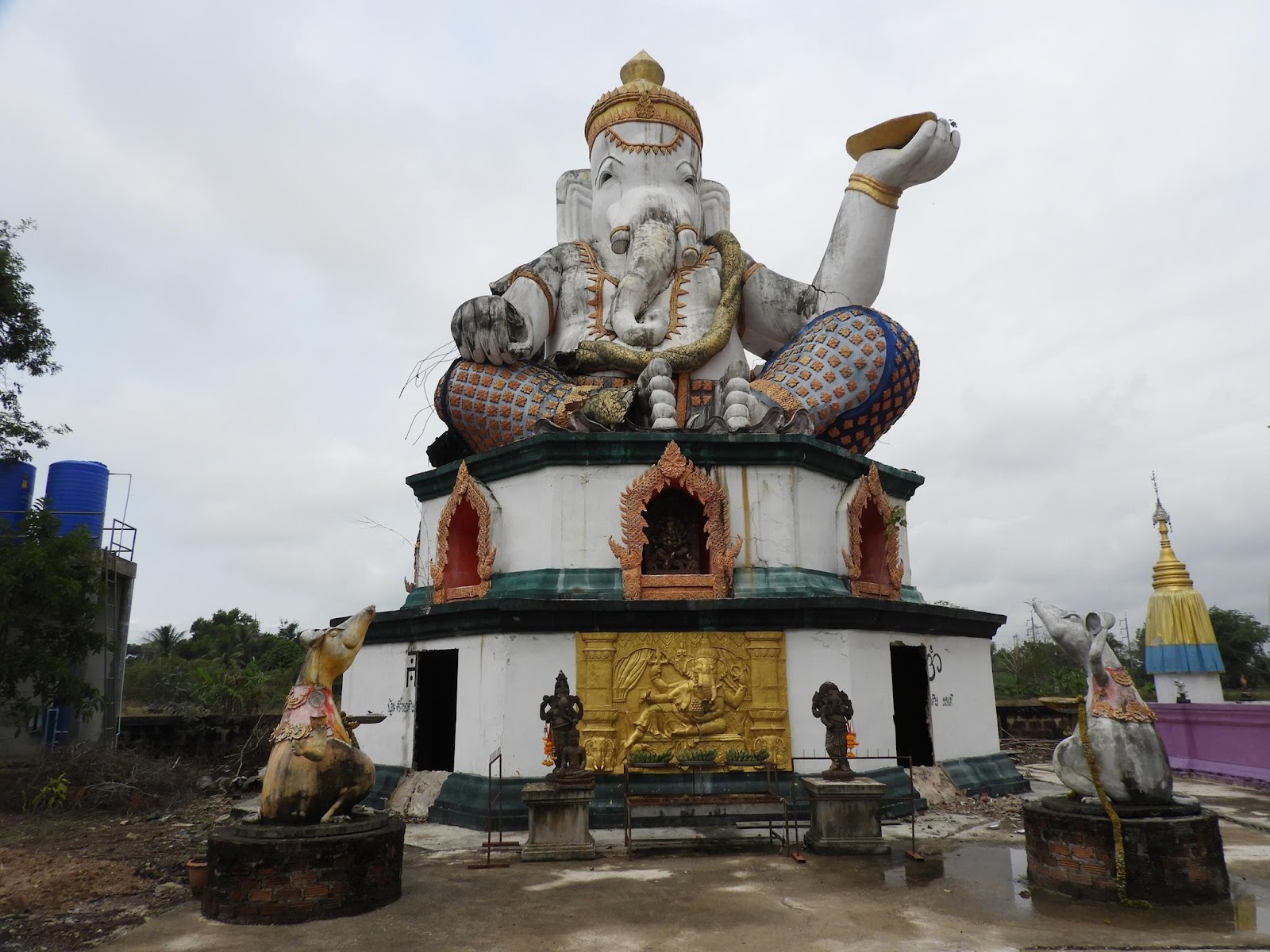 Wat Trai Makkharam