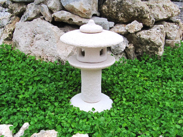 lampara japonesa de piedra para jardín Tachi-gata