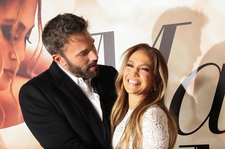 After 18 years... Jennifer Lopez announces her engagement again to Ben Affleck Washington: Asharq Al-Awsat Online. Jennifer Lopez confirmed her engagement to American actor Ben Affleck late last night (Friday), amid fan speculation.  Lopez was seen wearing a huge diamond ring a few days ago, according to the newspaper "The Sun".  A spokesperson for the star confirmed the good news to People magazine.  The 52-year-old singer and actress also revealed the engagement in her "On the J Lo" newsletter after she was photographed wearing her new ring.  In an email yesterday evening, she spoke about her love story. Lopez posted a clip of her on social media, saying: "Important announcement!"  In the video, she said, "So I have a really interesting and special story to share."  The mother of two added a diamond ring emoji to her name on Twitter. Affleck and Lopez have been in a relationship for nearly two decades and first got engaged in November 2002.  The two stars separated in 2004 but rekindled their romance in 2021, much to the surprise of fans. * "older, smarter"  Reflecting on their tumultuous romantic journey, and what makes their relationship different after all these years, the Grammy winner told People magazine, "We're older now, smarter, we have more experience... We're in different places in our lives, we have... Children and we have to be very aware of these things.”  She continued, "It's a beautiful outcome for it to happen this way, at this time in our lives, where we can really appreciate each other and celebrate and respect each other... We've always done that, but we have more appreciation because we know life can take you in directions." different.”  "We've been in the game and in the spotlight for long enough to know who we are as people - and what really matters," Lopez concluded.  Lopez shares 14-year-old twins Amy and Max with ex-husband Marc Anthony.  Before reconsidering her relationship with Affleck, she was engaged to Alex Rodriguez.  Ben Affleck, meanwhile, is the father of Violet (16), Seraphina (13), and Samuel (10) - all of whom he has with his ex-wife Jennifer Garner.