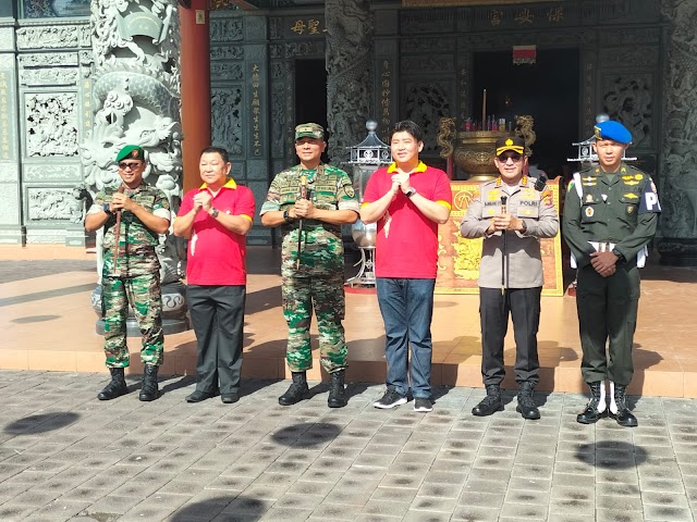 Danrem 163 Wira Satya Bersama Kapolresta Denpasar Kunjungi Vihara Satya Dharma