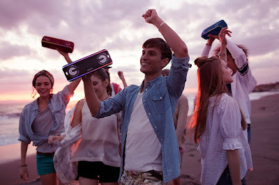 Sony SRS-XB41, You Can Add More Speakers Up To 100 With Wireless Party Chain For Liven Up Parties