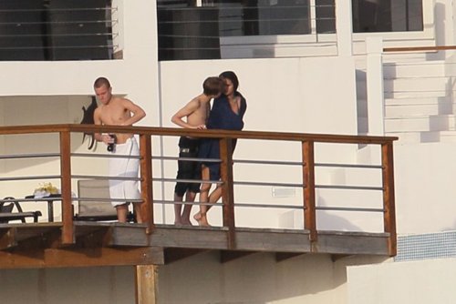 Justin Bieber kissing Selena Gomez kissing in St Lucia