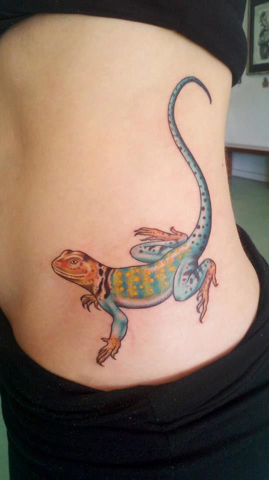 Colourful-Lizard-Ribs-Side-Tattoo