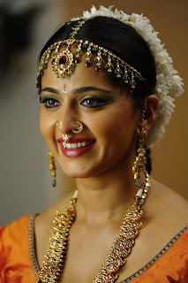 Anushka Photos From Nagavalli Movie