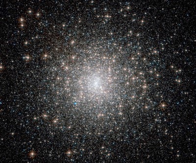 m15_hst_900