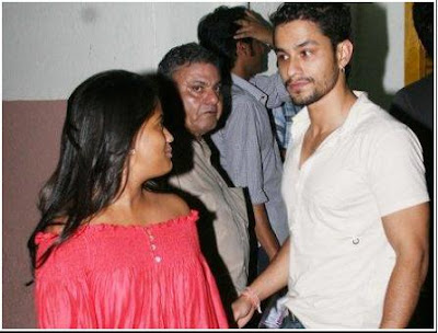 CAUGHT : Yuvraj HUGS Sallu’s Sister Arpita Khan!!