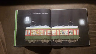 Tchou Tchou, un train pour jouer et voyager, un livre pour enfant passionné de locomotives, de Naokata Mase  (éditions Seuil Jeunesse 2009)