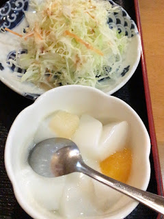 サラダと杏仁豆腐