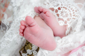  عادات خاطئة تمارس مع الطفل حديثي الولادة  