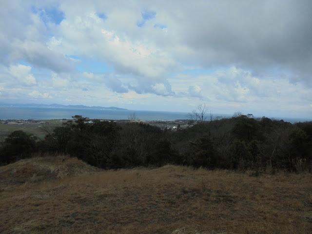 洞ノ原地区の西側丘陵から島根半島美保関方面を眺める