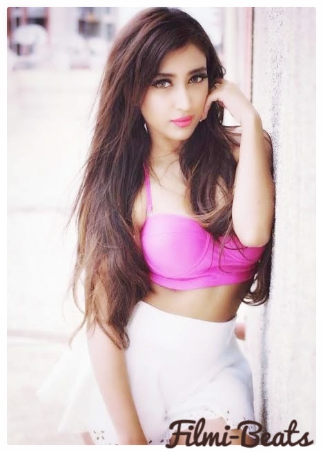 Priyamvada Kant wallpapers and Biography