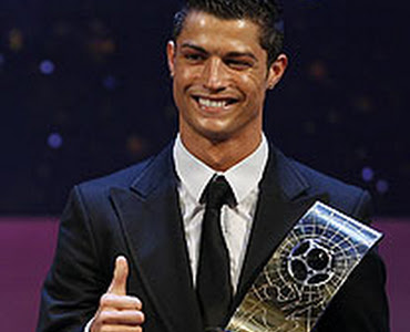 Cristiano Ronaldo destrona KaKá e é o melhor do mundo